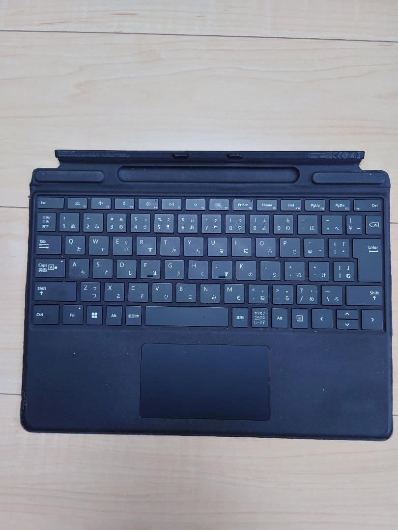 Surface Pro 8 本体 + キーボード