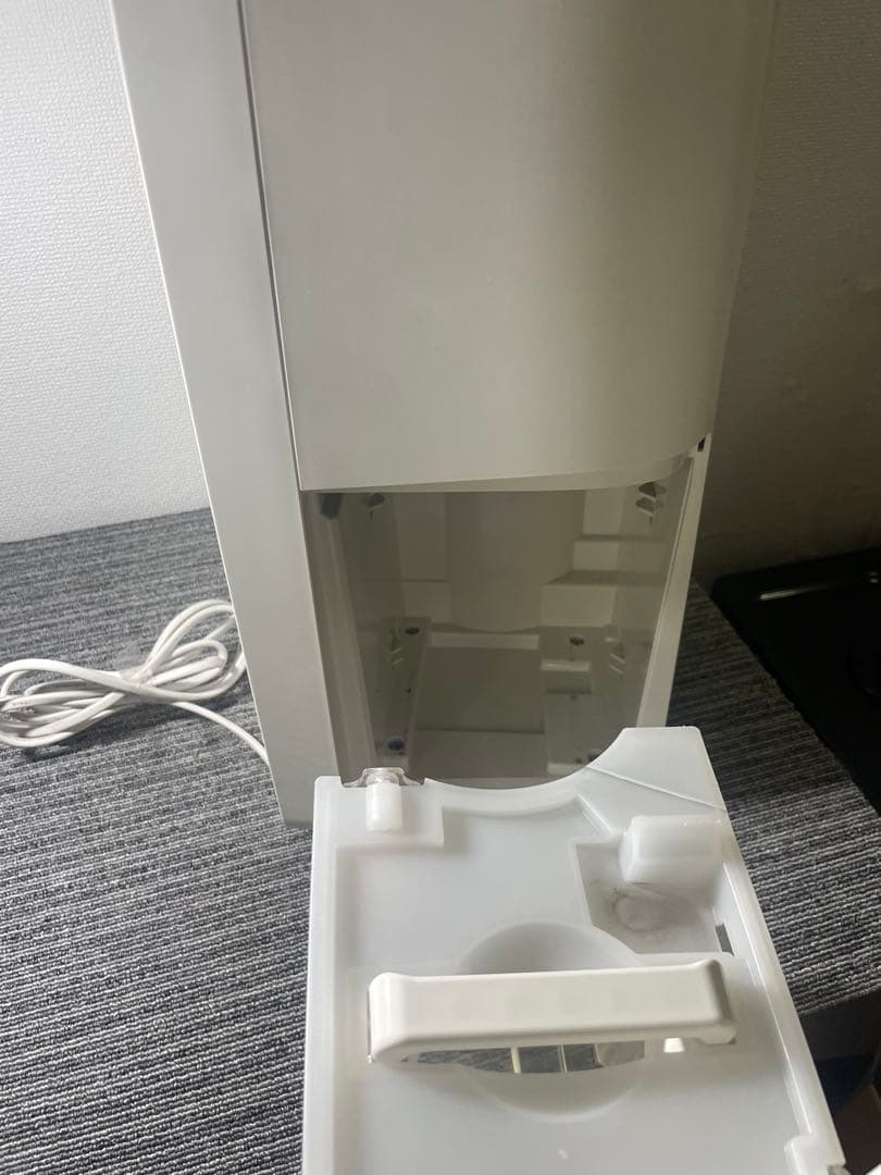 美品　SHARP プラズマクラスタ− 衣類乾燥除湿機 CV-J71-W