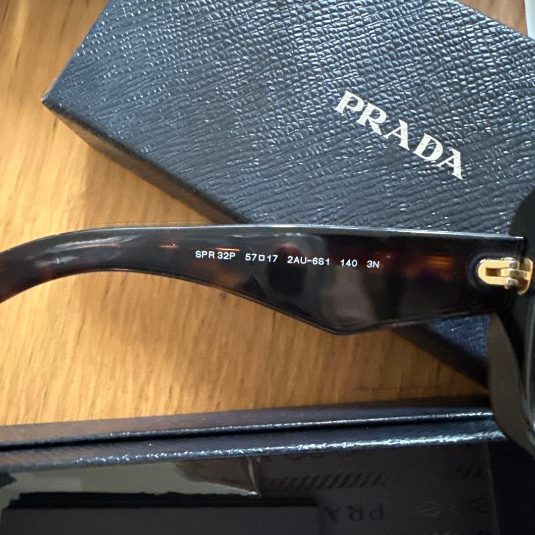 プラダ　サングラス