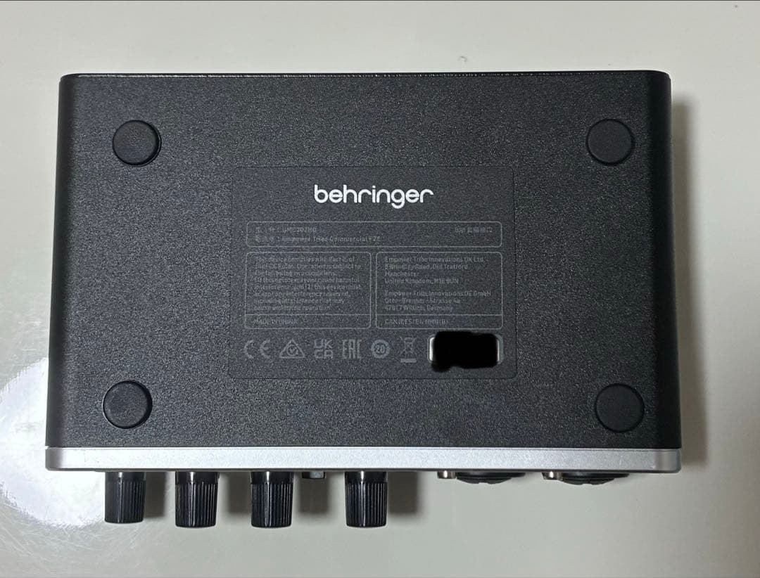 ほぼ新品 UMC202HD 保証期間内 保護フィルム付 短時間使用