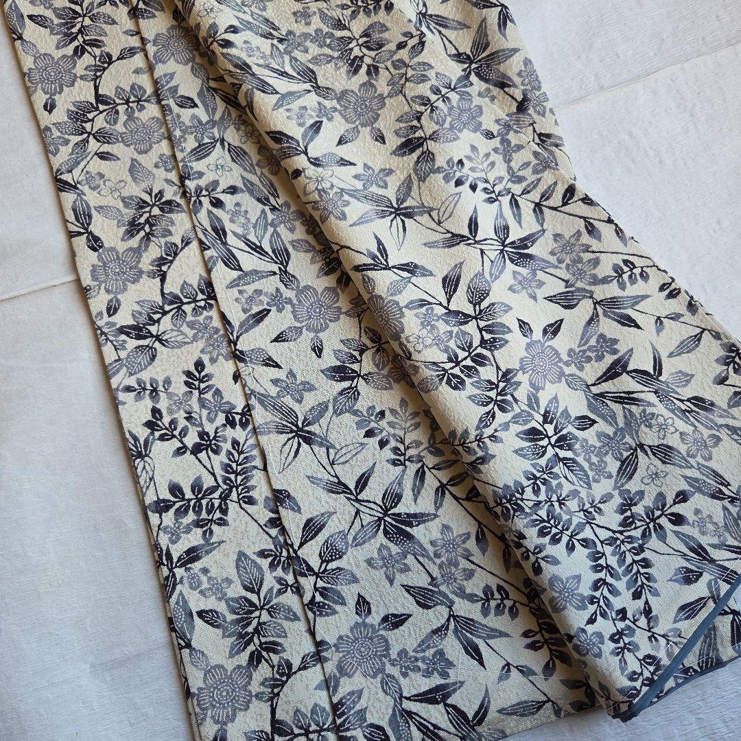 品のある煌めき　クリームベージュの小紋