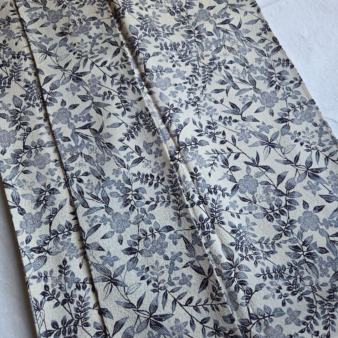 品のある煌めき　クリームベージュの小紋