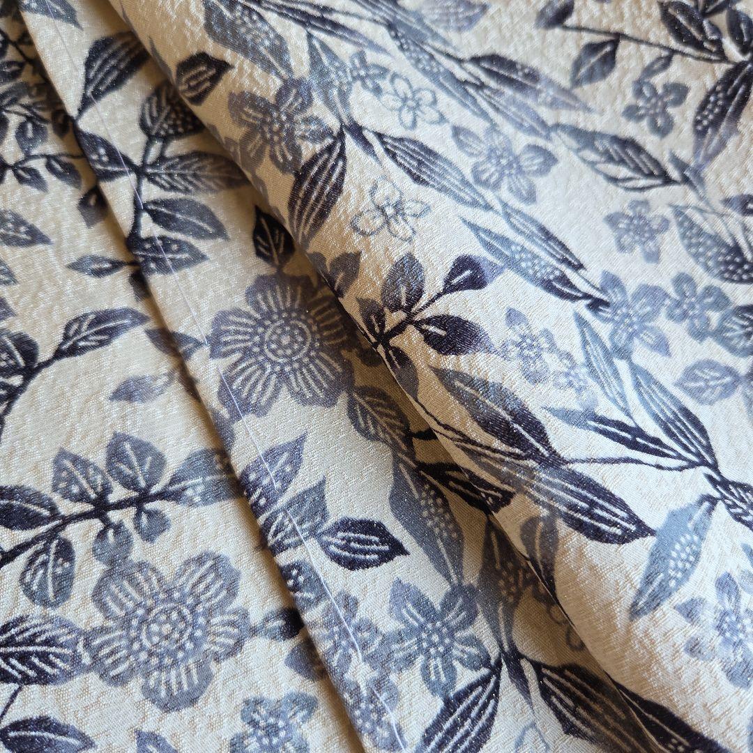 品のある煌めき　クリームベージュの小紋