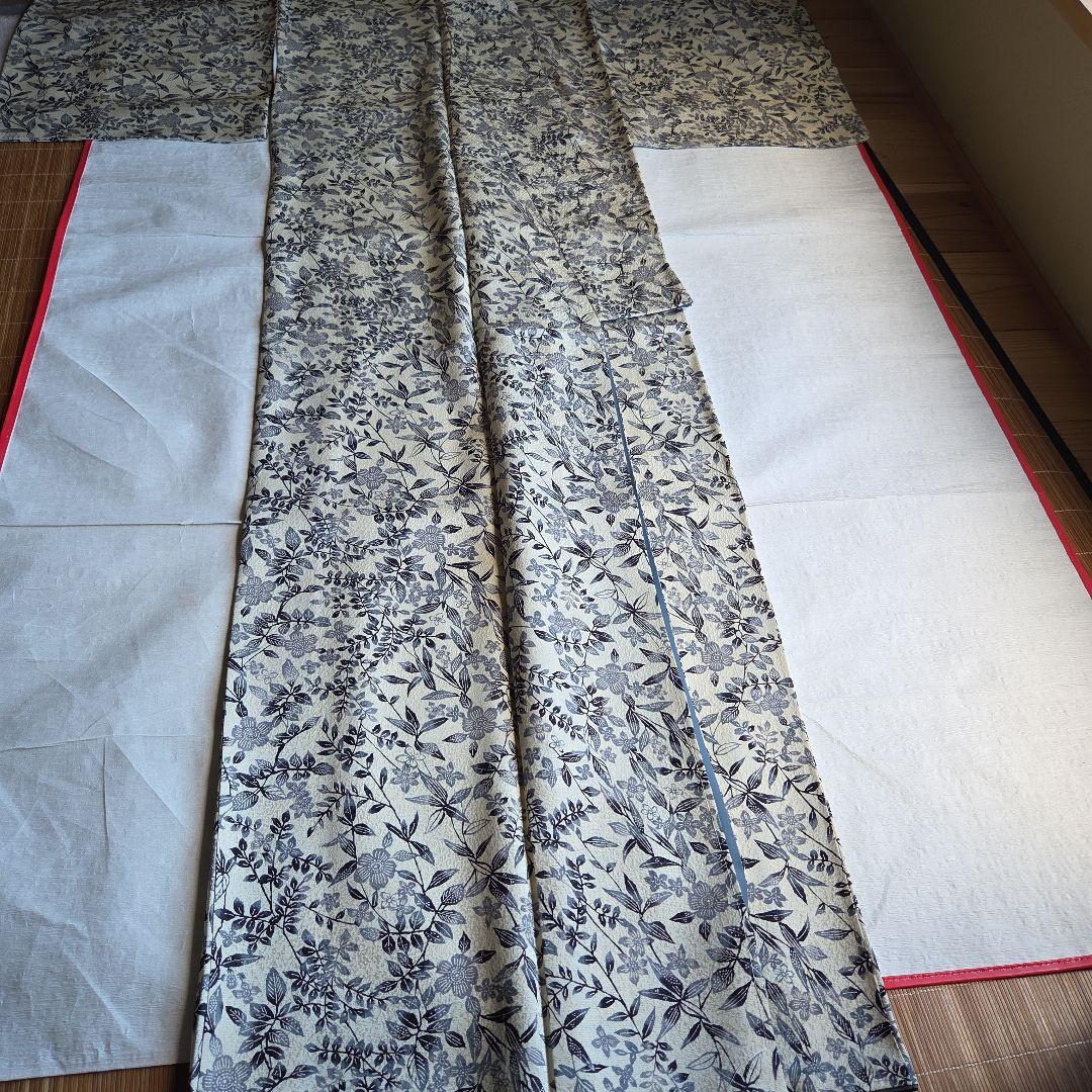 品のある煌めき　クリームベージュの小紋