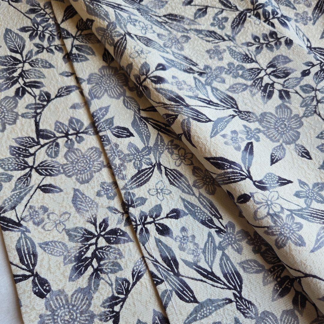 品のある煌めき　クリームベージュの小紋