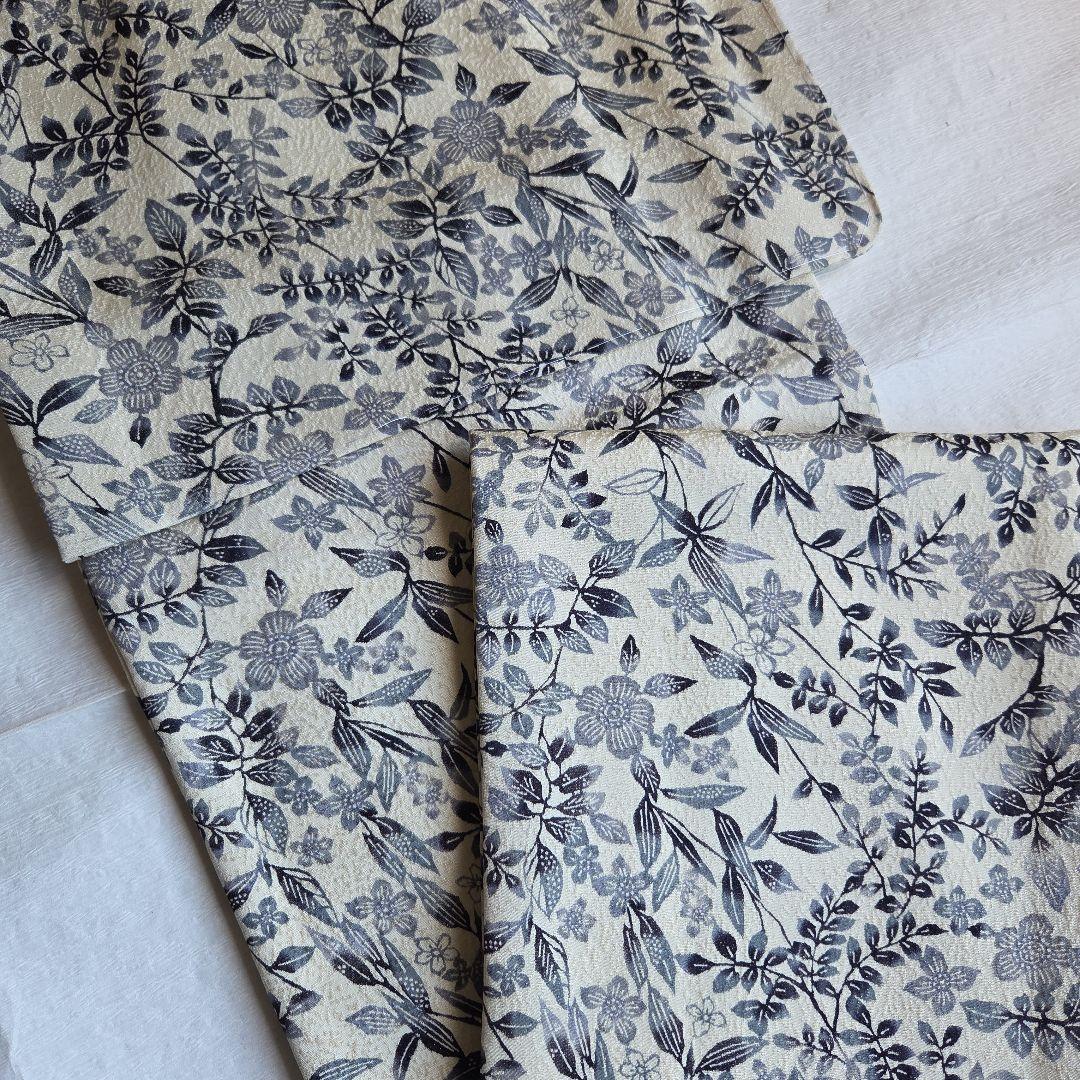 品のある煌めき　クリームベージュの小紋