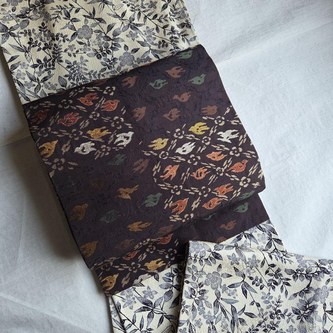 品のある煌めき　クリームベージュの小紋