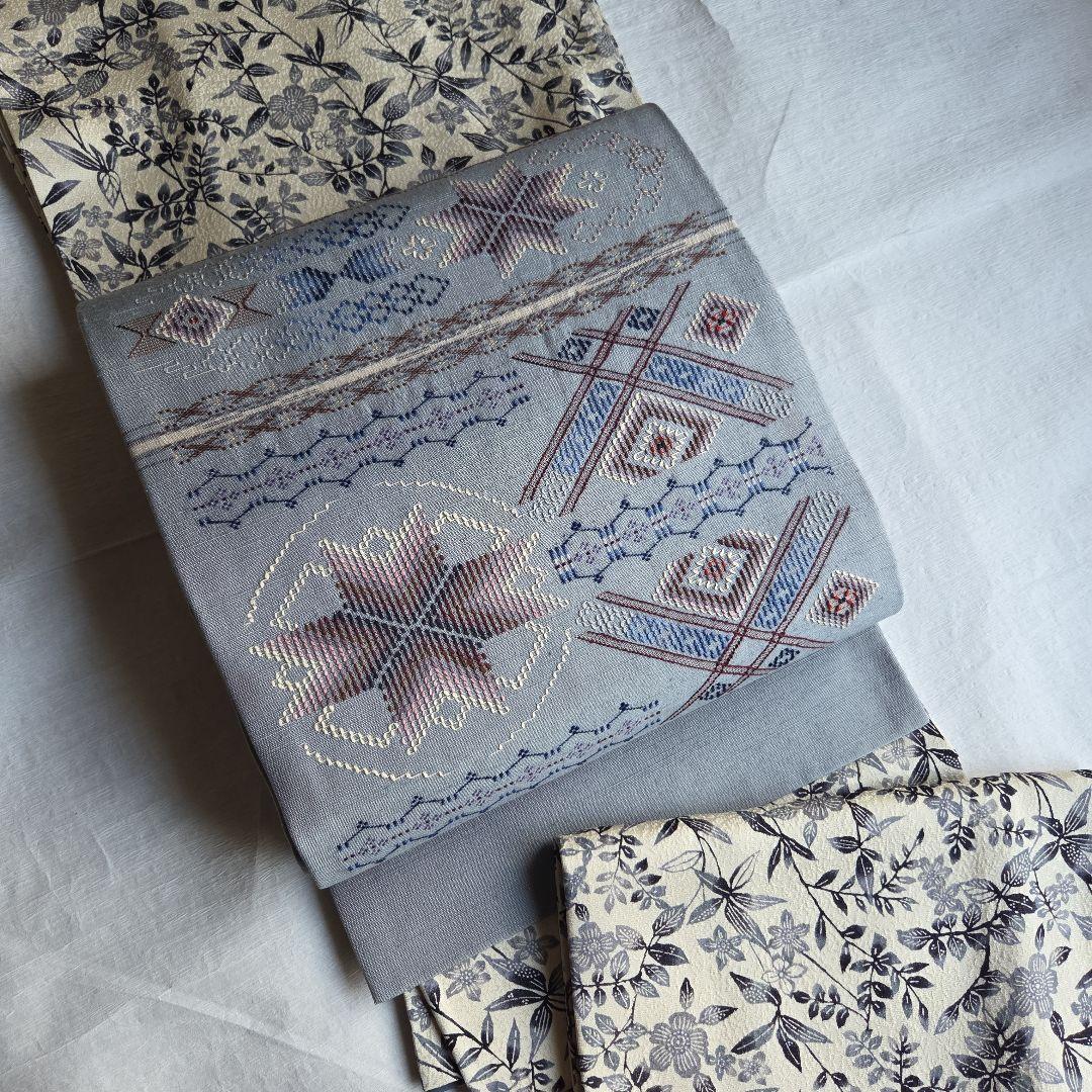 品のある煌めき　クリームベージュの小紋