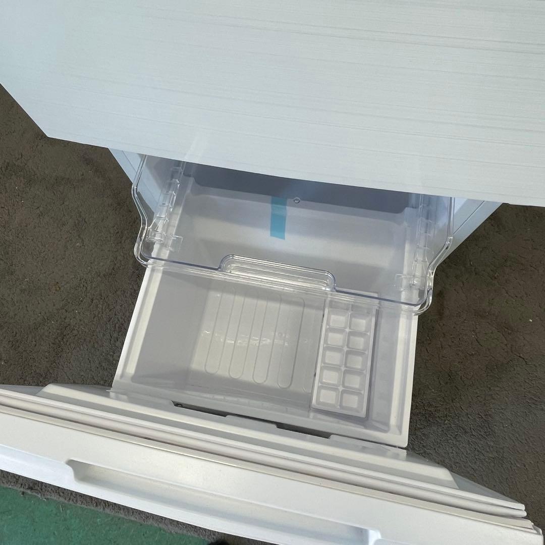 そら✨⭕️設置無料⭕️　シャープ　冷蔵庫　200ℓ　付替可能ドア　22年