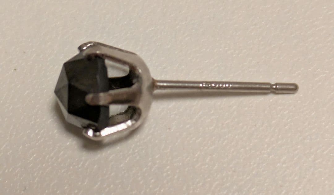 ブラックダイヤモンド　スタッドピアス(片耳用)
