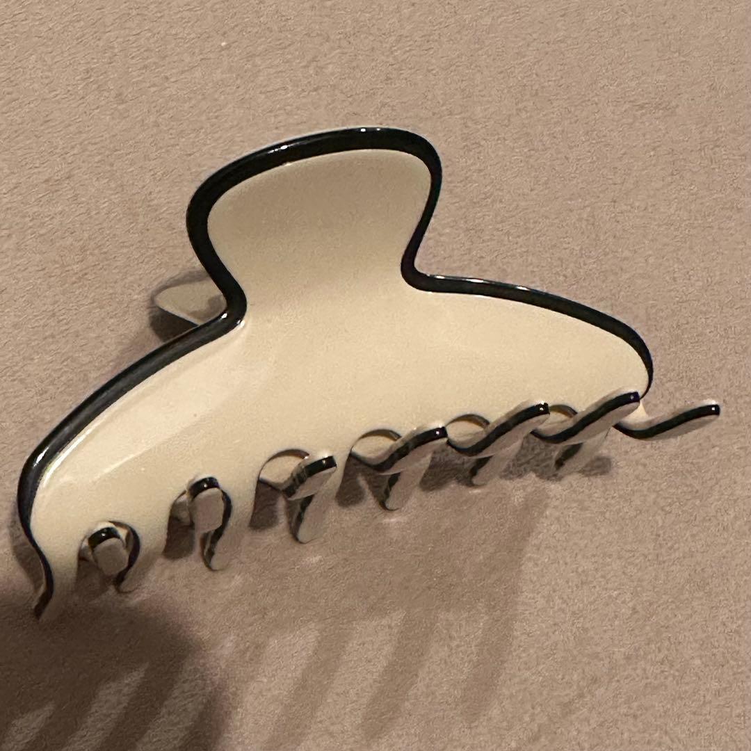 【ほぼ未使用】アレクサンドルドゥパリ クリーム×ブラック ヘアクリップ