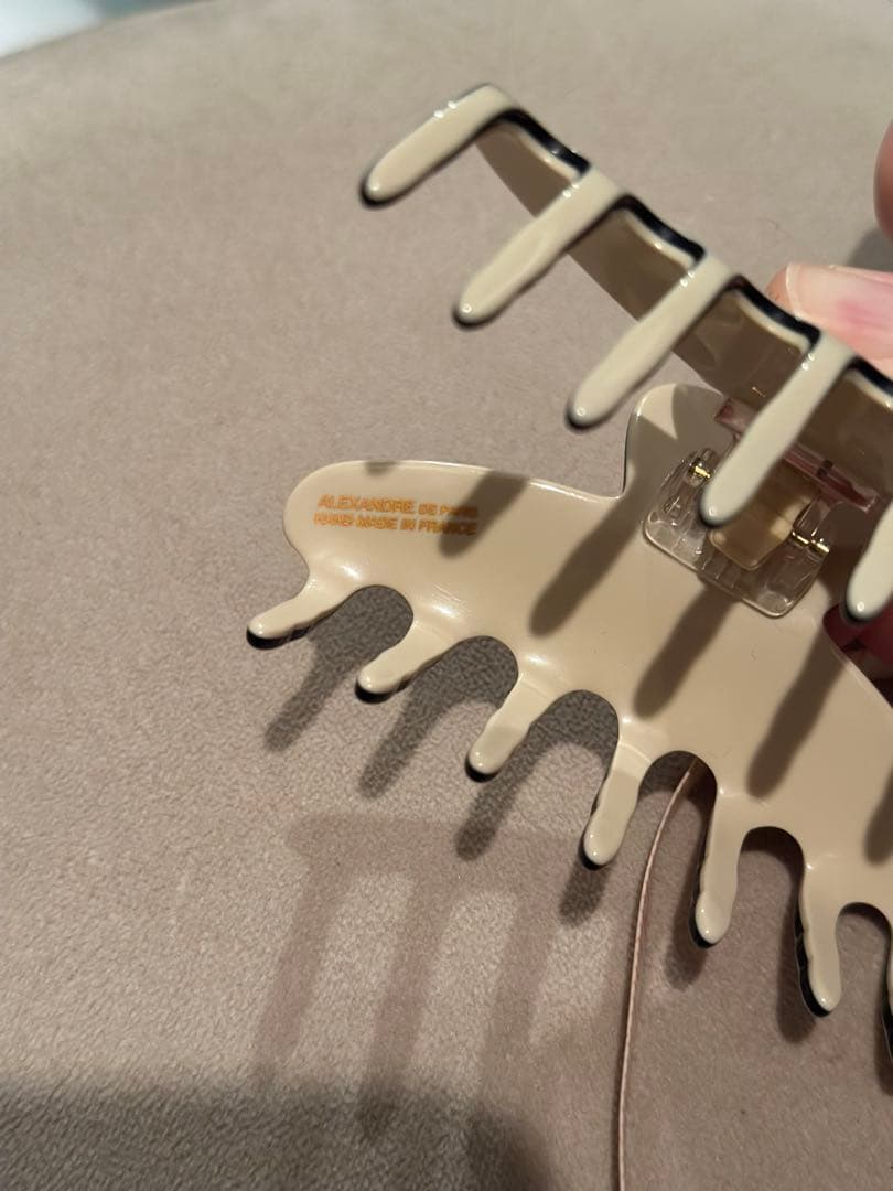 【ほぼ未使用】アレクサンドルドゥパリ クリーム×ブラック ヘアクリップ