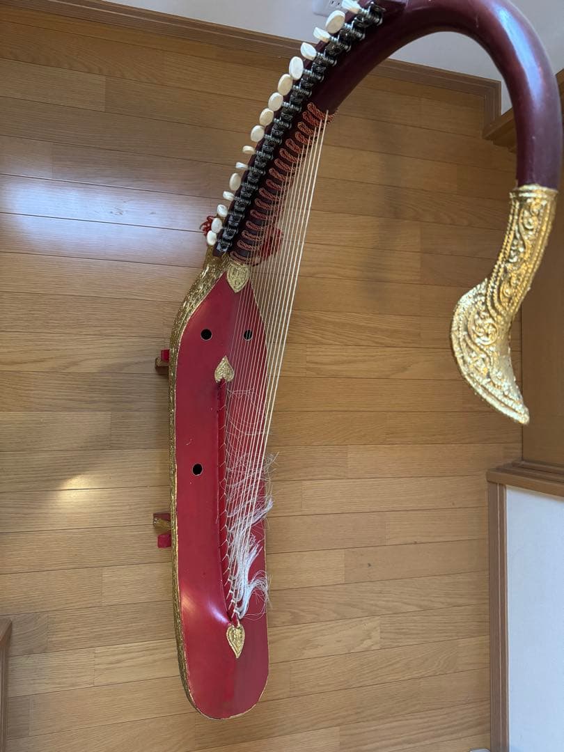 ミャンマーの民族楽器　サウン・ガウ（ビルマの竪琴）