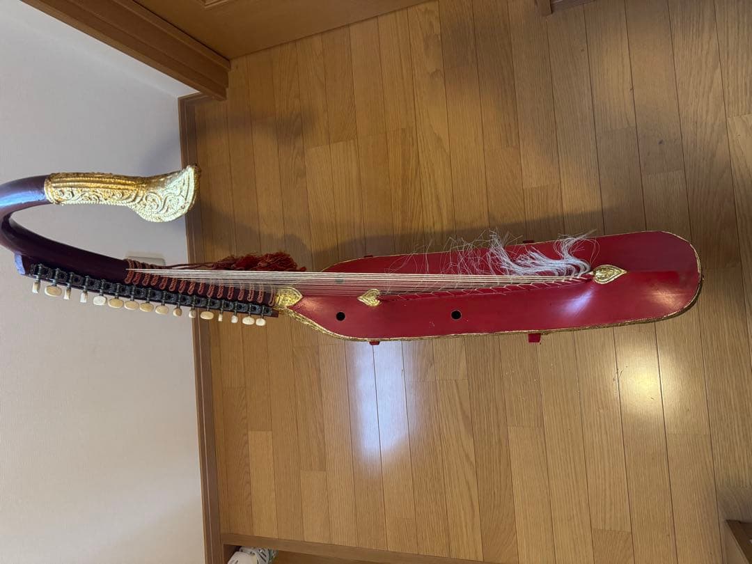 ミャンマーの民族楽器　サウン・ガウ（ビルマの竪琴）