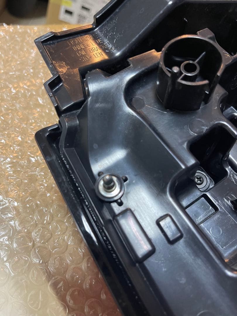 KZ14　三菱 デリカd5 右テールランプ 8330B138