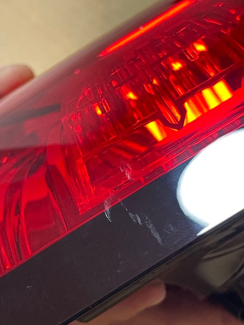 KZ14　三菱 デリカd5 右テールランプ 8330B138