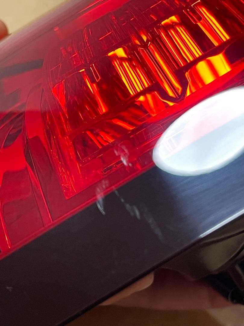 KZ14　三菱 デリカd5 右テールランプ 8330B138