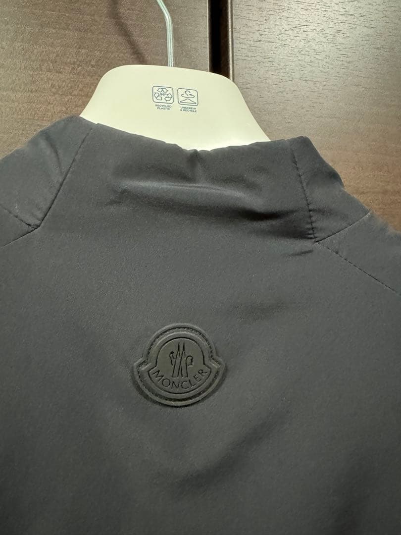 モンクレール　ハーフジップベスト　未使用