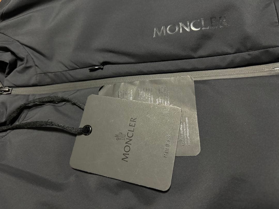モンクレール　ハーフジップベスト　未使用