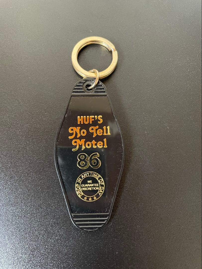 HUF カラビナ、キーホルダー Stussy ロゴ入り メタル、王冠キーホルダー