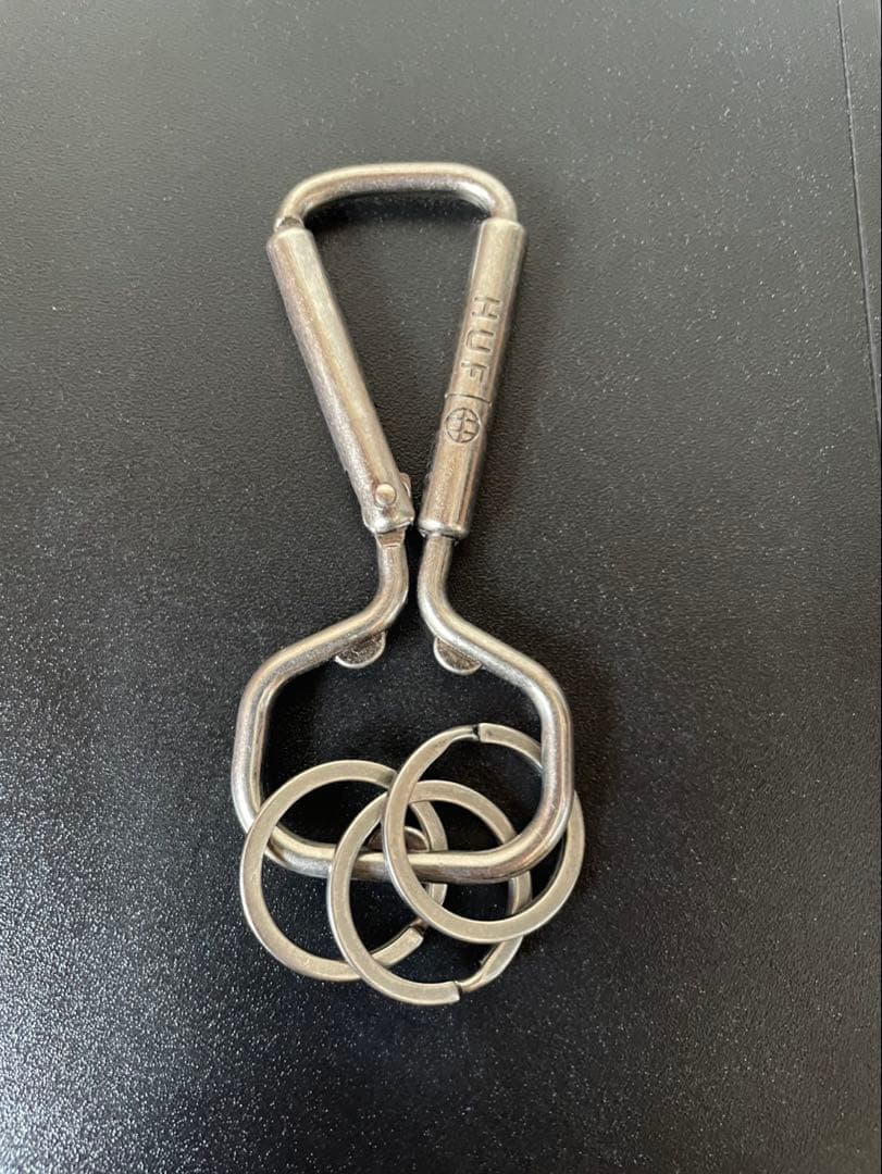 HUF カラビナ、キーホルダー Stussy ロゴ入り メタル、王冠キーホルダー