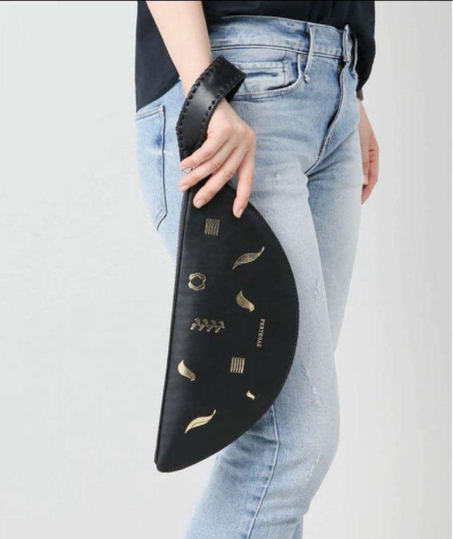 ペルテガス クラッチバッグ 半円 革　 ブラック