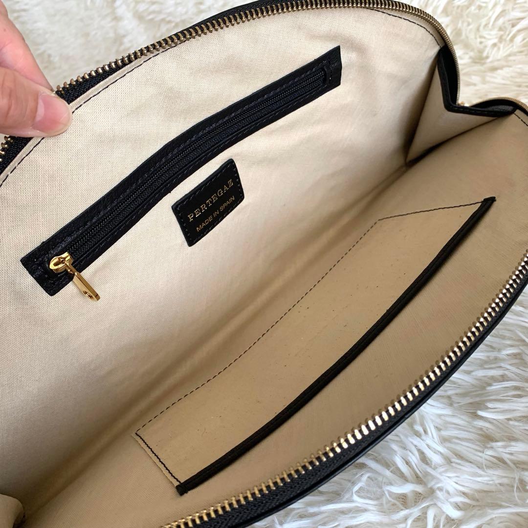 ペルテガス クラッチバッグ 半円 革　 ブラック