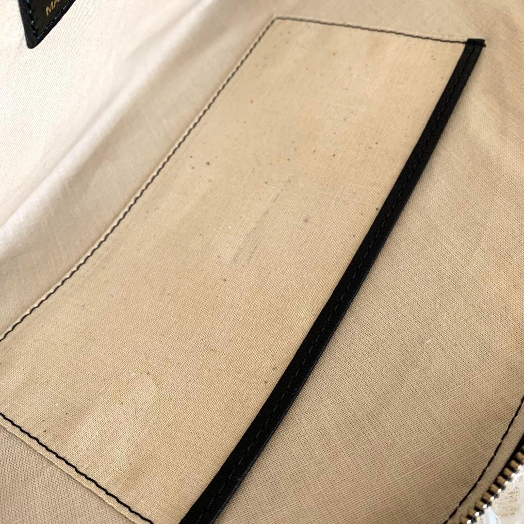 ペルテガス クラッチバッグ 半円 革　 ブラック