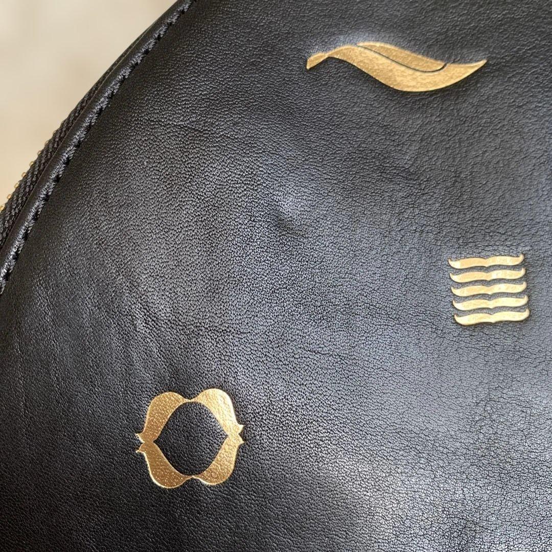 ペルテガス クラッチバッグ 半円 革　 ブラック