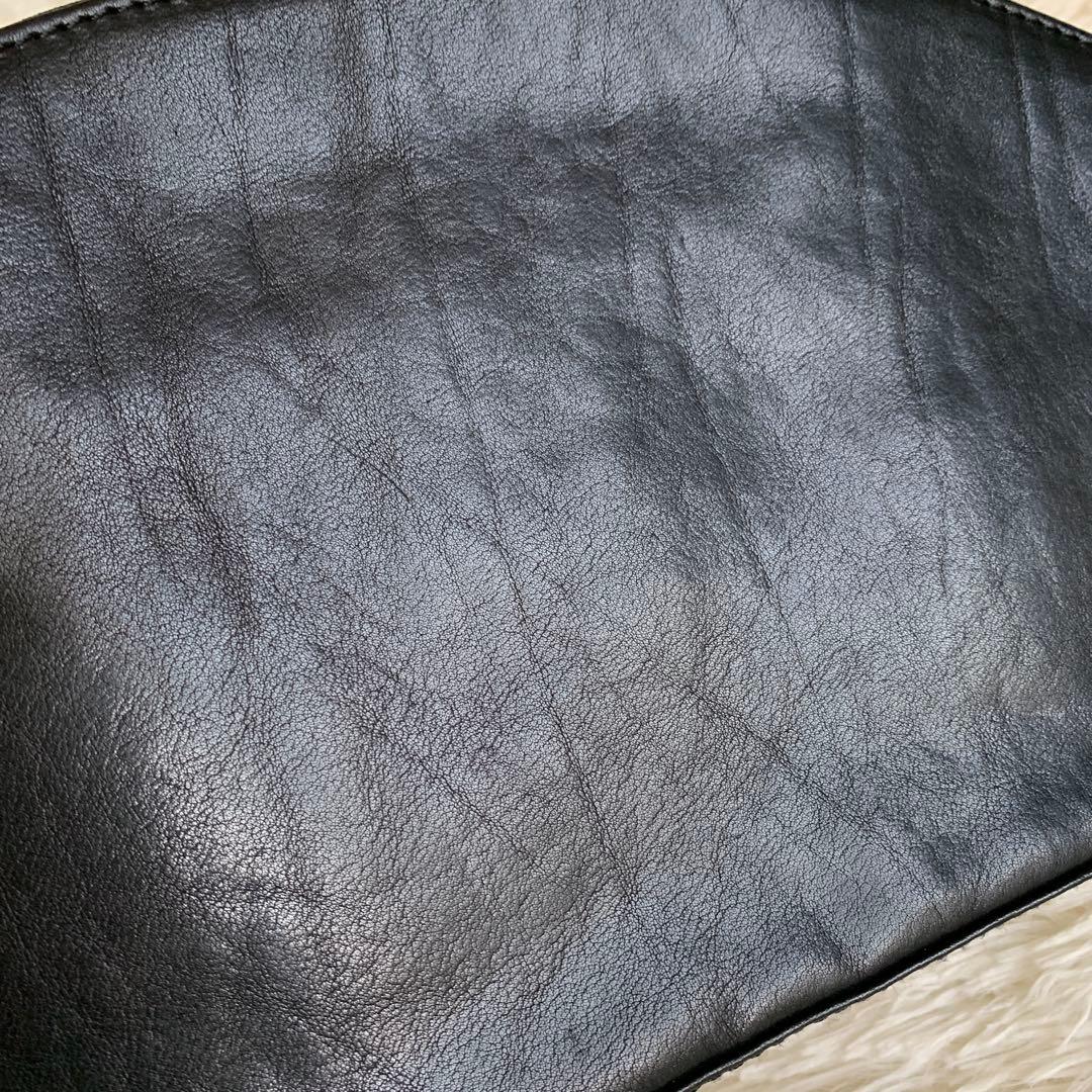 ペルテガス クラッチバッグ 半円 革　 ブラック