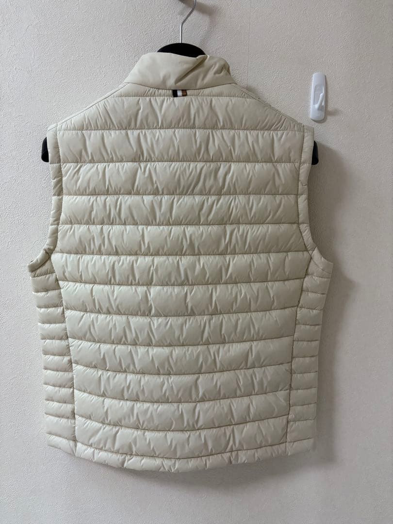 BOSS 国内正規品アイボリー ダウンベスト 新品タグ付き Sサイズ 現行タグ