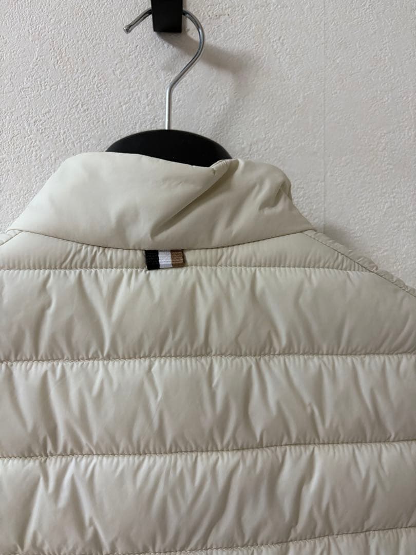 BOSS 国内正規品アイボリー ダウンベスト 新品タグ付き Sサイズ 現行タグ