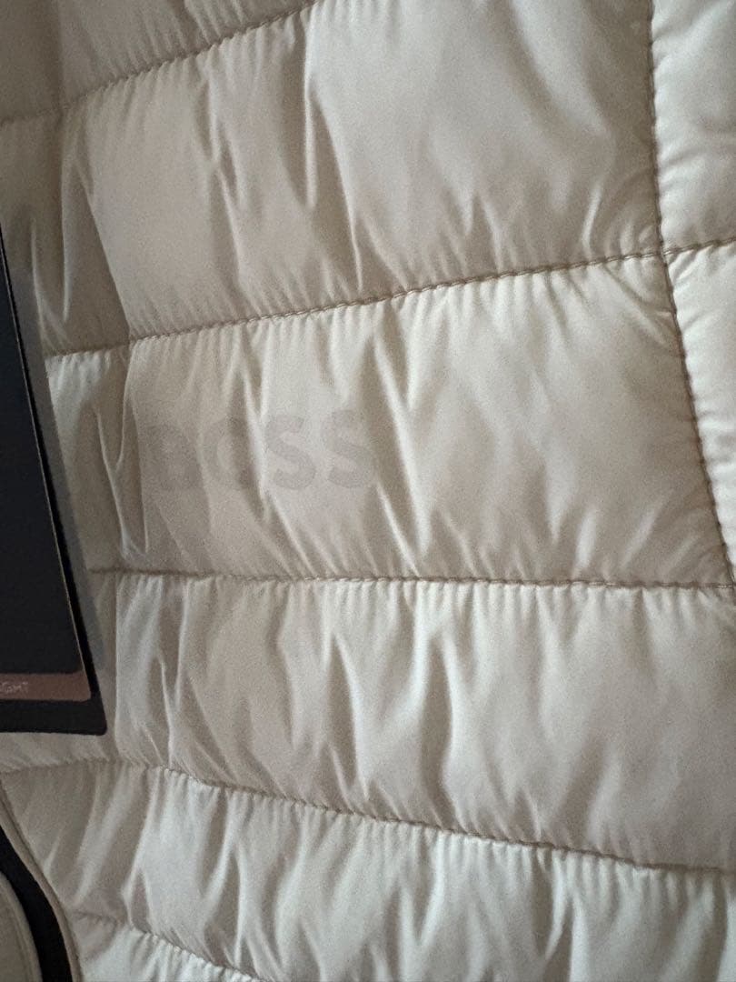 BOSS 国内正規品アイボリー ダウンベスト 新品タグ付き Sサイズ 現行タグ