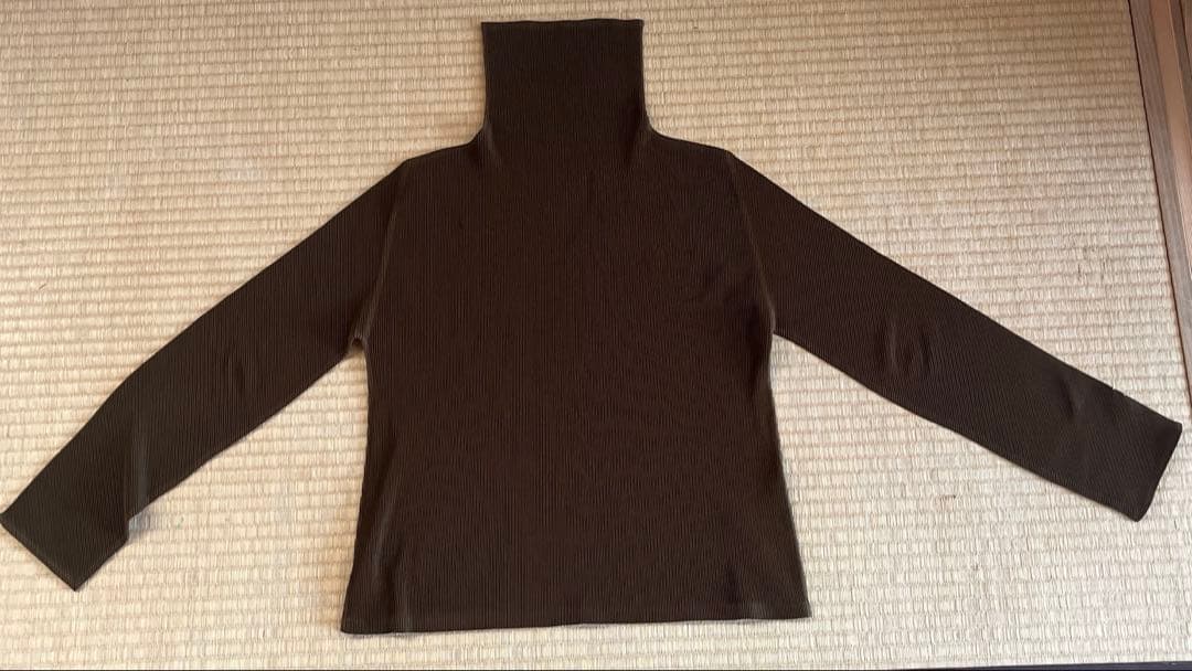 PLEATS PLEASEリブ編みタートルネック サイズ3