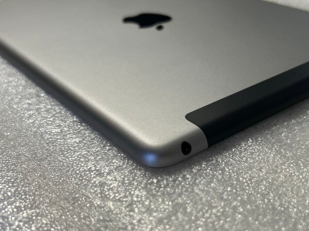 iPad 第6世代 Wi-Fi+Cellular 32GB スペースグレイ