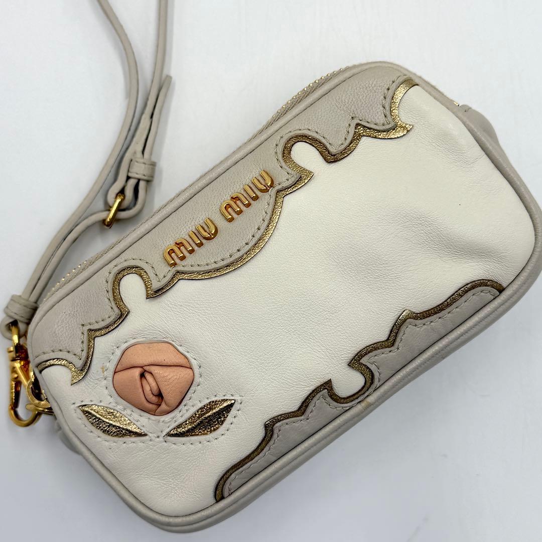 【美品】ミュウミュウ ポーチ 小物入れ ウォレット フラワー ロゴ ナッパレザー