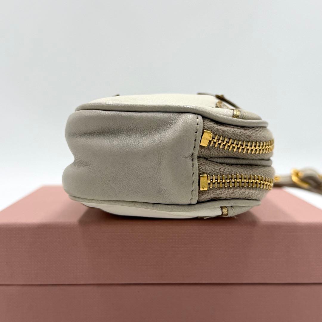 【美品】ミュウミュウ ポーチ 小物入れ ウォレット フラワー ロゴ ナッパレザー