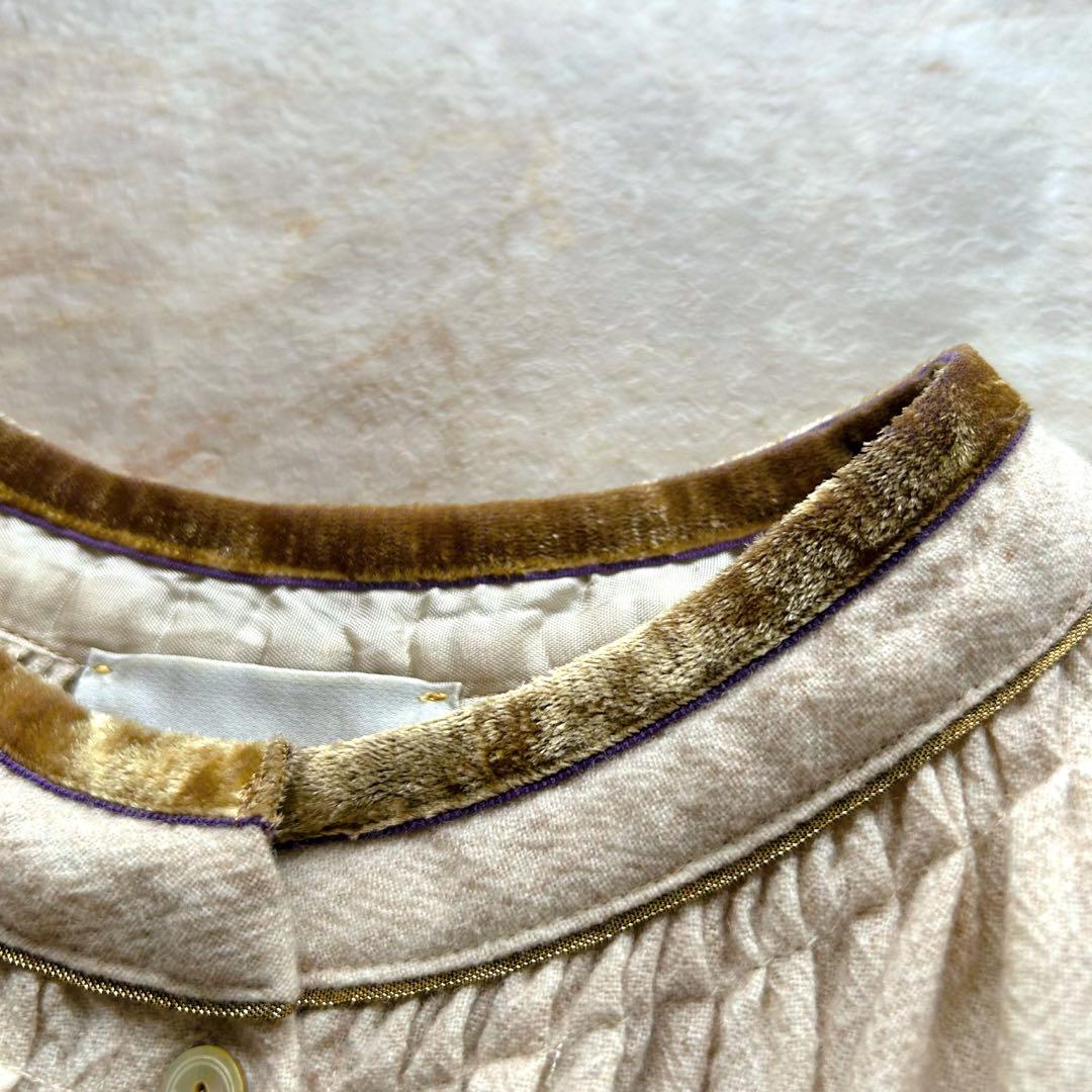 forte_forte ウール ノーカラーブラウス ベージュ ベロア ゴールド