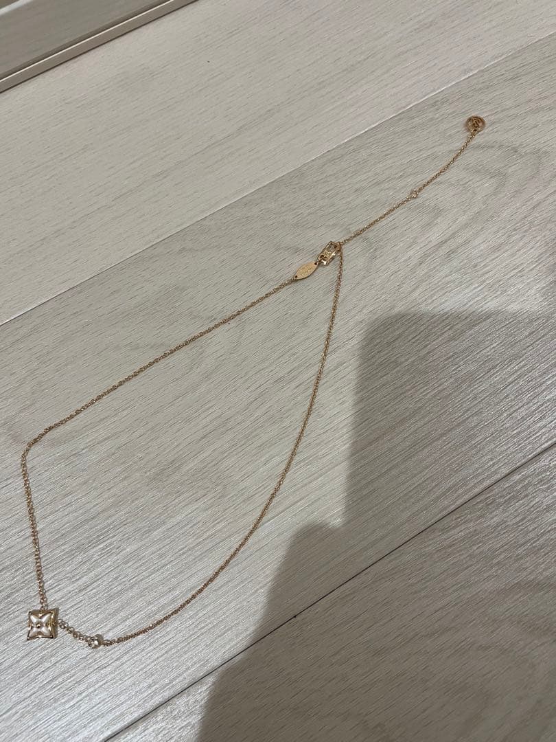 ルイヴィトン　ネックレス　白