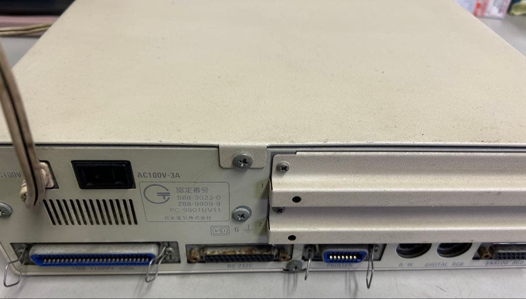 NEC PC-9801UV11 本体 通電確認済 ジャンク