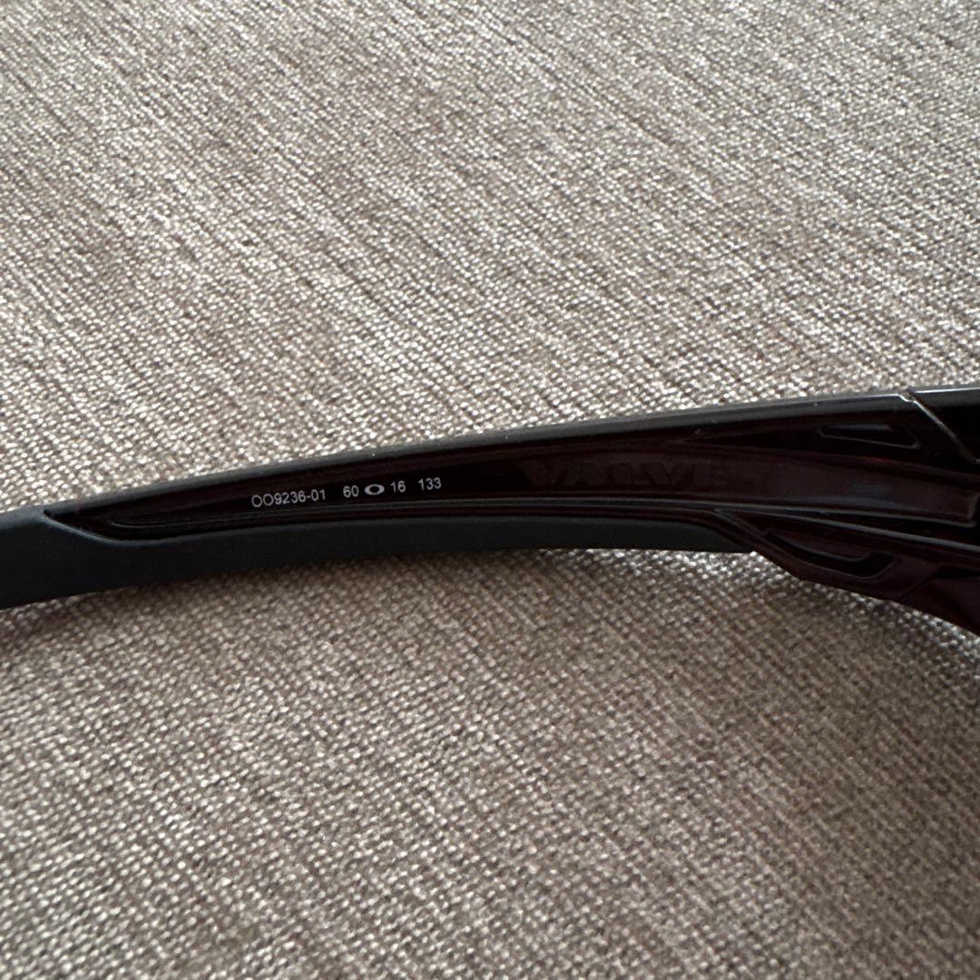 Oakley スポーツサングラス ブラック VALVE OO9236