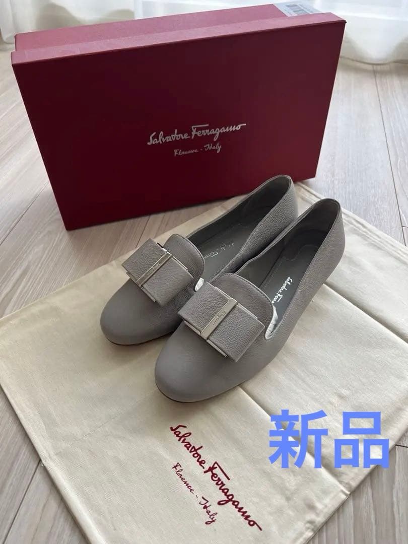 週末お値下げ新品　フェラガモ　SARNOリボンパンプス22.5㎝