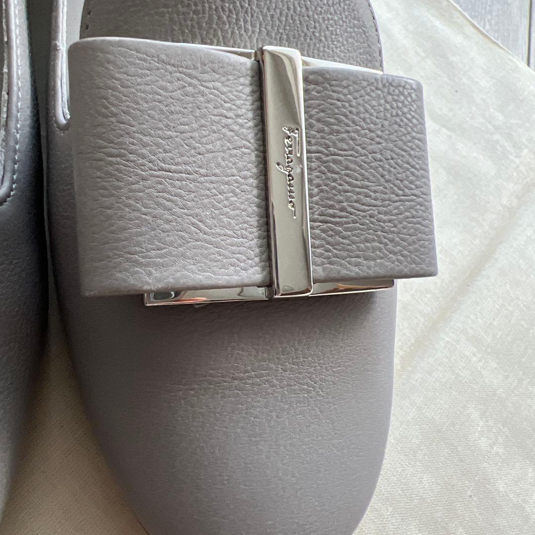 週末お値下げ新品　フェラガモ　SARNOリボンパンプス22.5㎝