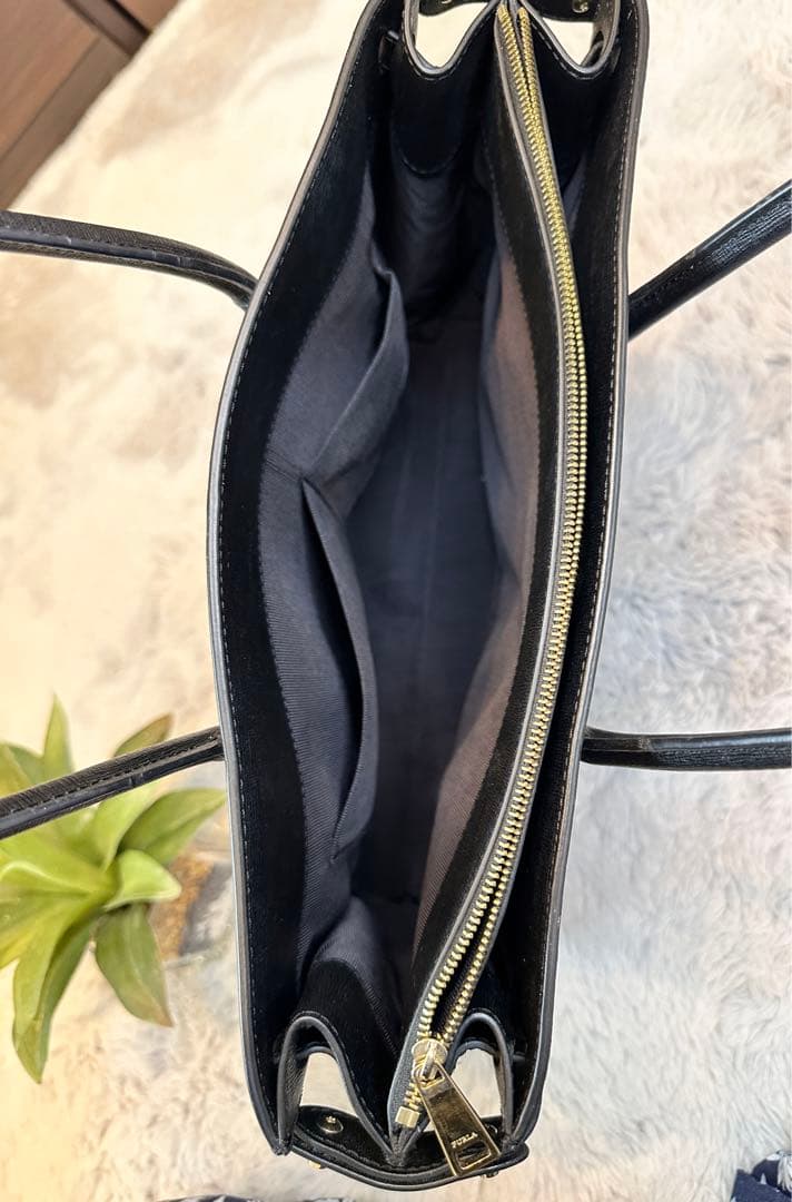FURLA ビジネスバッグハンドバッグ トートバッグ レザー 黒　A4収納