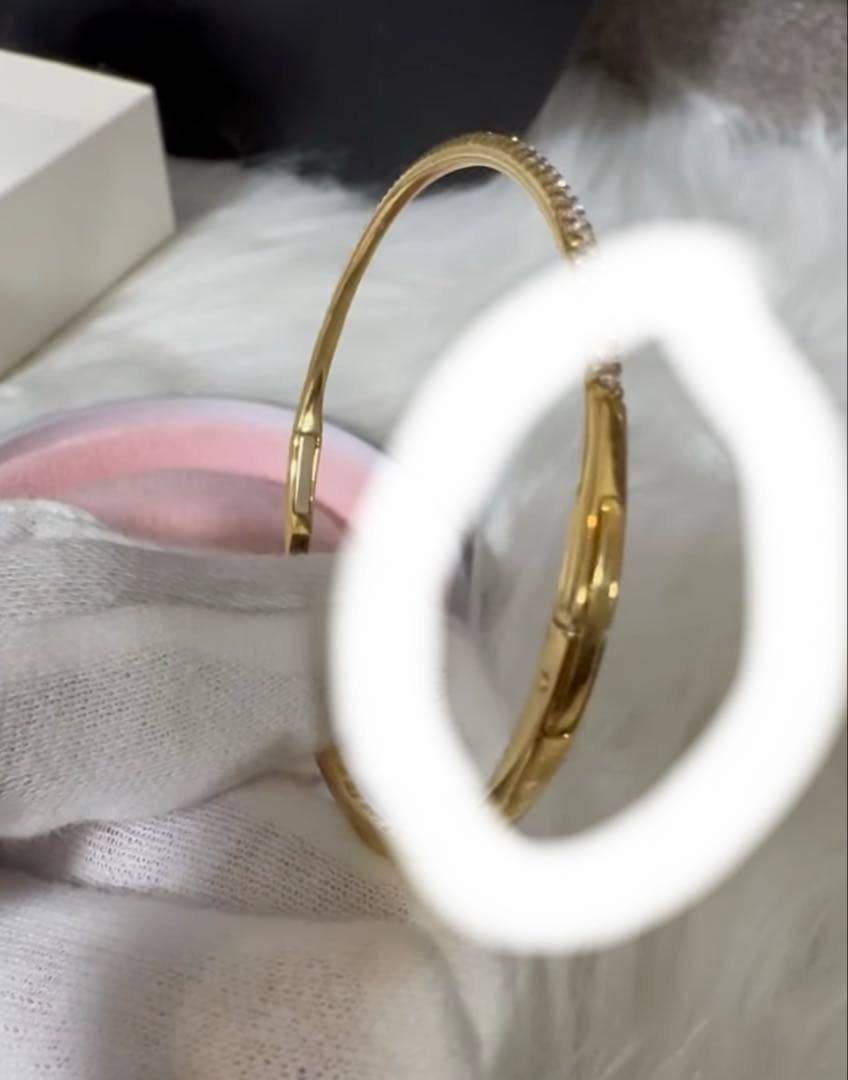 K18Diamond Line ゴールドバングル ダイヤモンド装飾