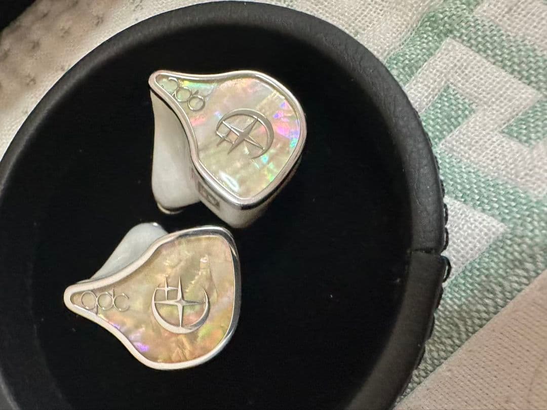 qdc Empress イヤホン ユ二バ一サルモデル