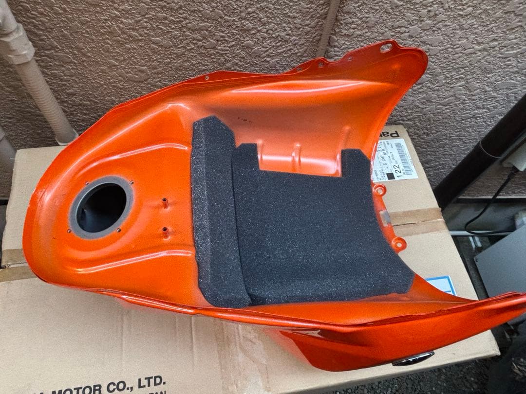 専用　ヤマハMT-09 '14 タンク新品 MT-09(2014年)オレンジ