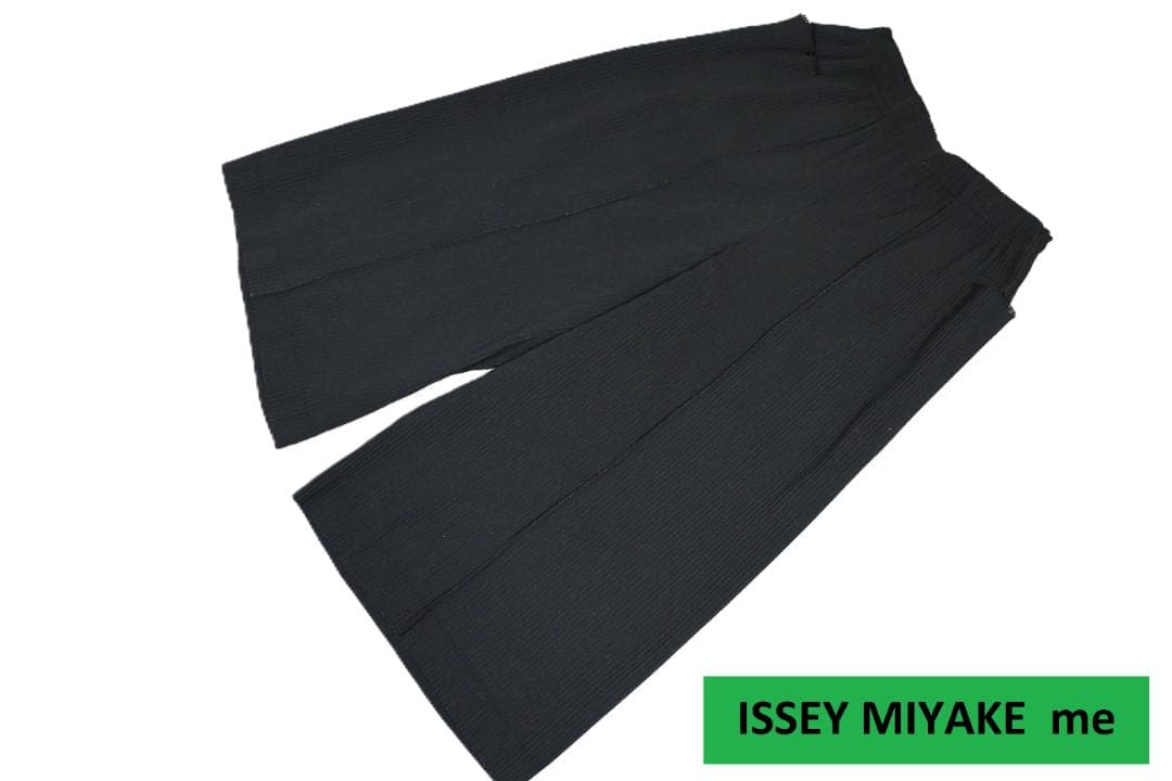 ＊ISSEY MIYAKE ＊ me クロップドパンツ ブラック