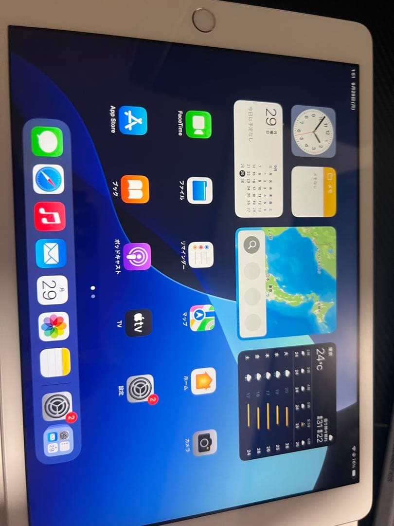 iPad (第８世代) 32GB Wi-Fi シルバー　キーボード＋カバー付き