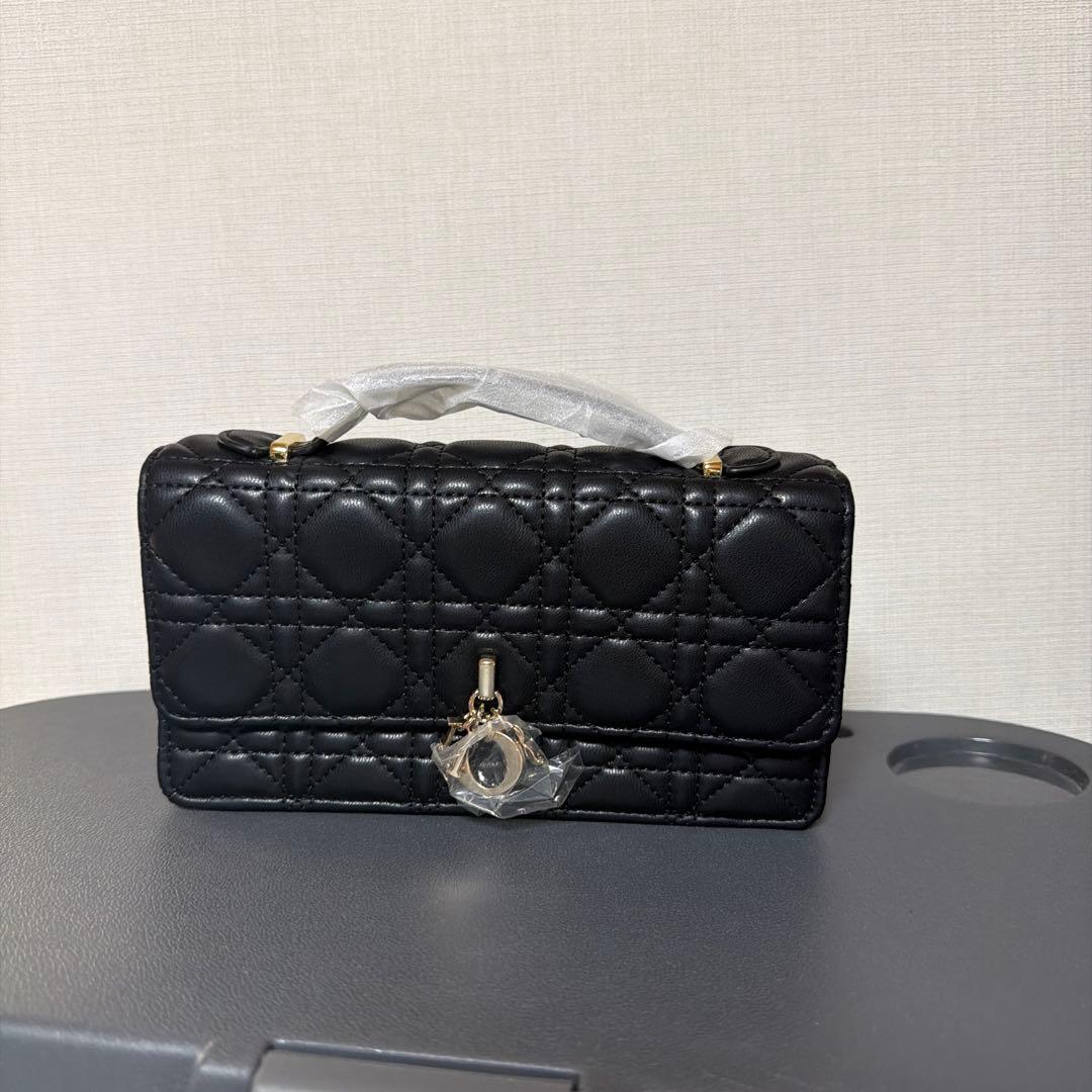 ブラック ショルダーバッグ